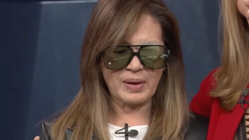 Yolanda Andrade llorando con parche en el ojo