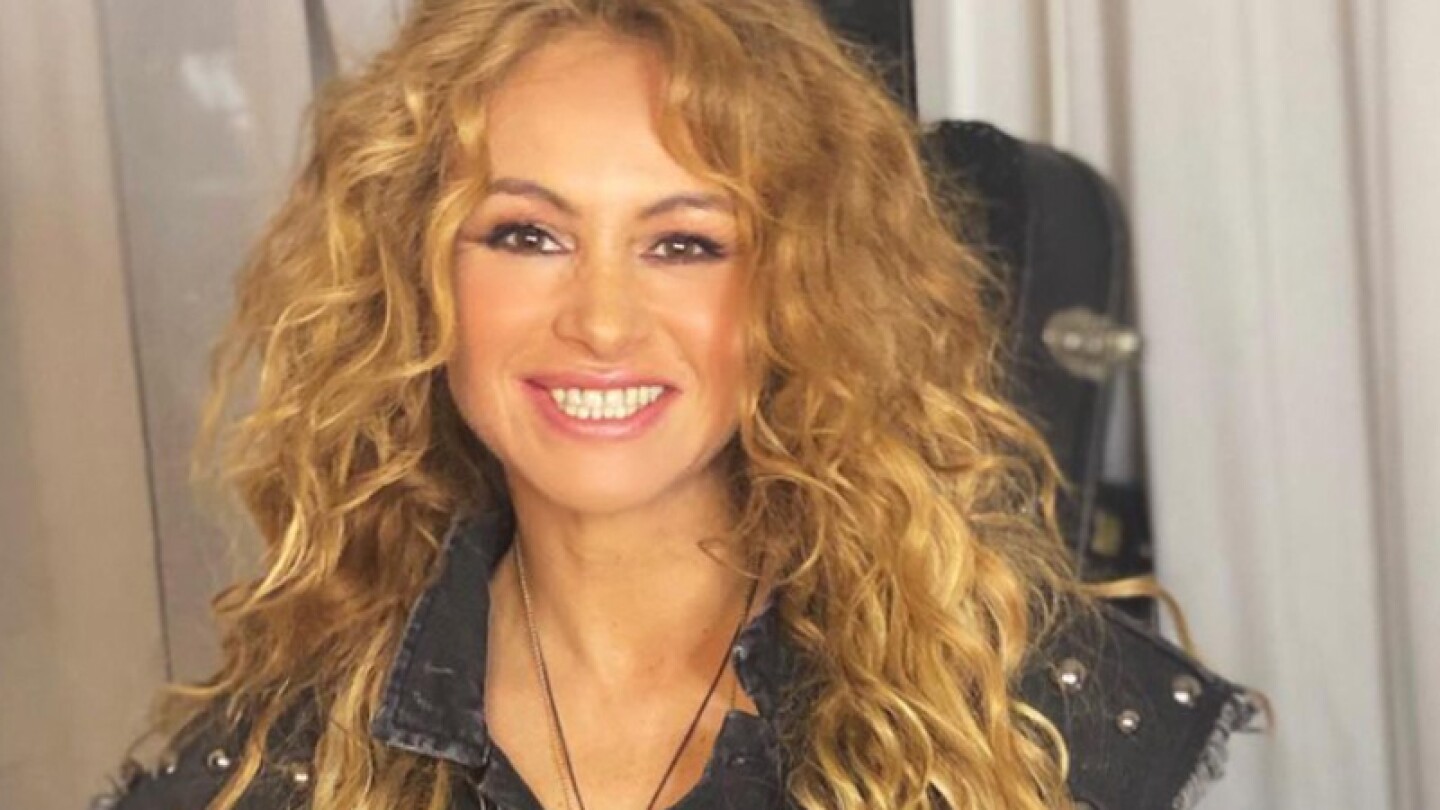 Paulina Rubio reaparece con sus hijos