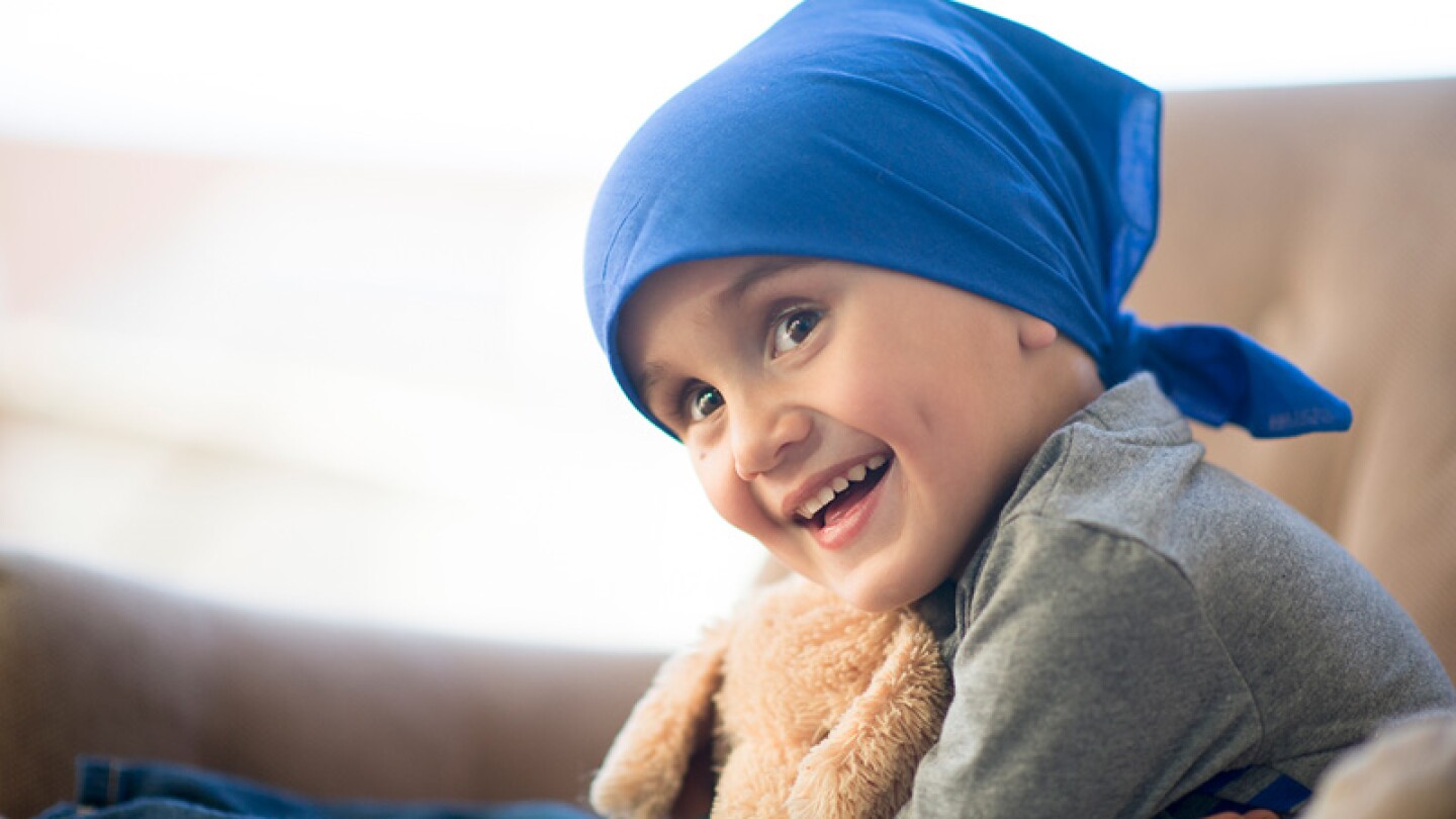 Madre comparte devastadora foto de la lucha de su hijo contra el cáncer.