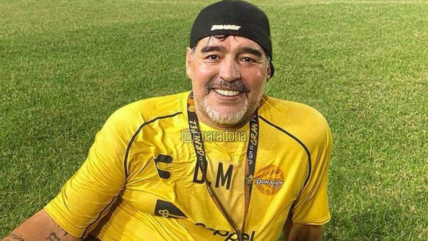 Subastarán objetos de Maradona