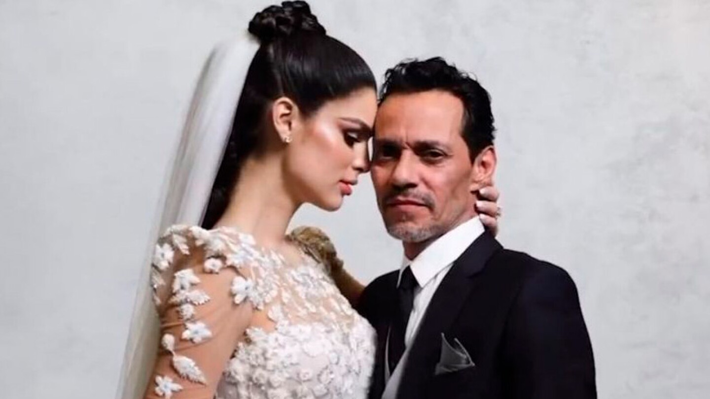 Marc Anthony y Nadia Ferreira habrían firmado acuerdo prenupcial bajo presión