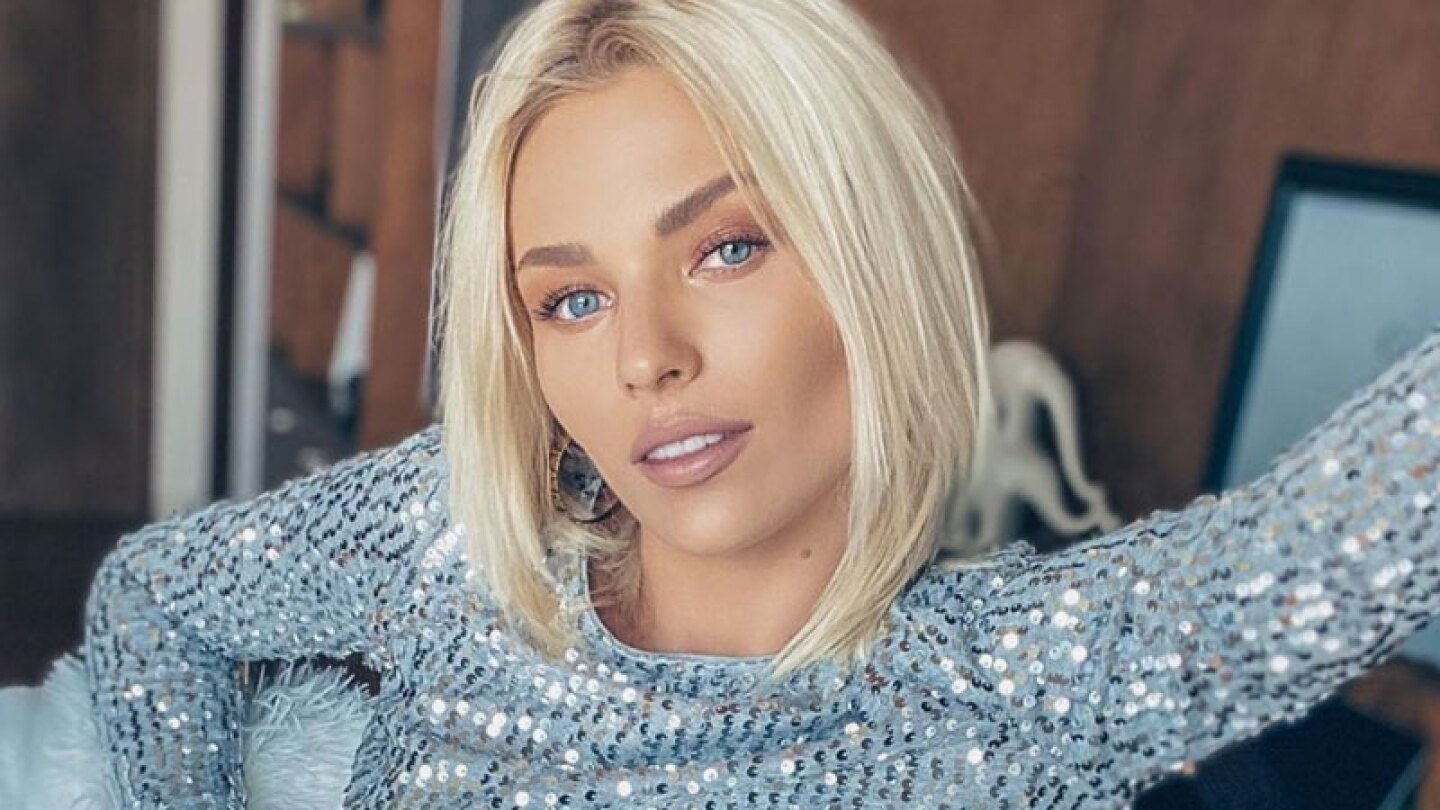 Irina Baeva le cocina a Gabriel Soto en microscópico bikini azul