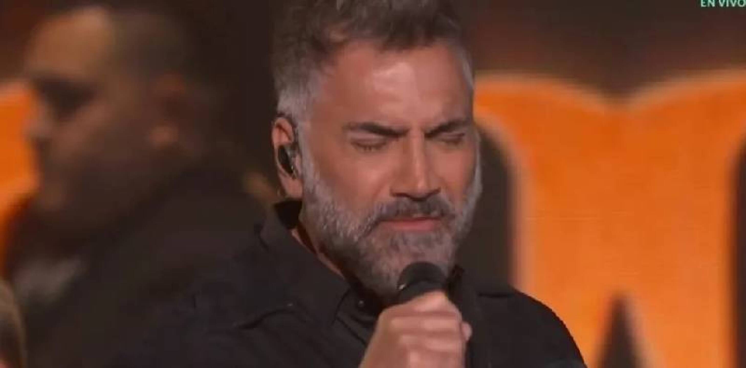 Alejandro Fernández canto junto a Maná