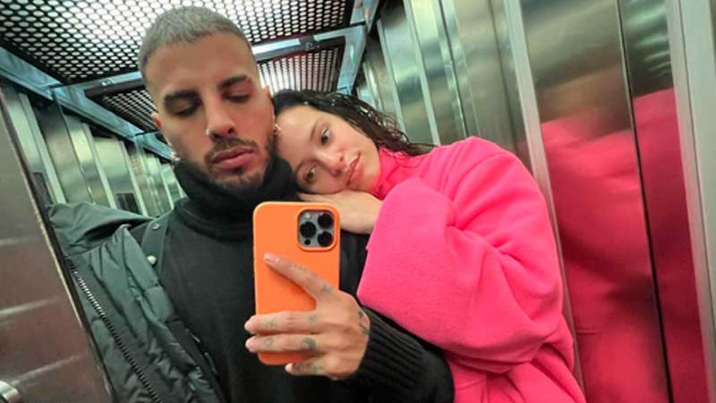 Rauw Alejandro se hace un tatuaje con el nombre de Rosalía
