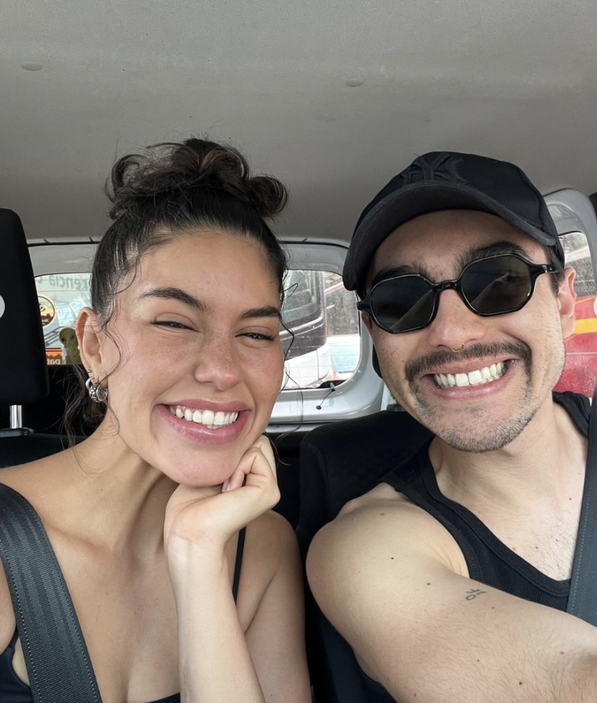 Sergio Mayer e Inés su novia