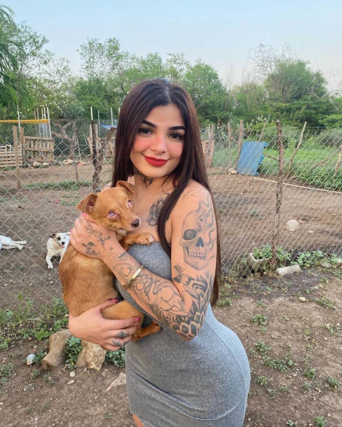 Karely con un perrito 2023