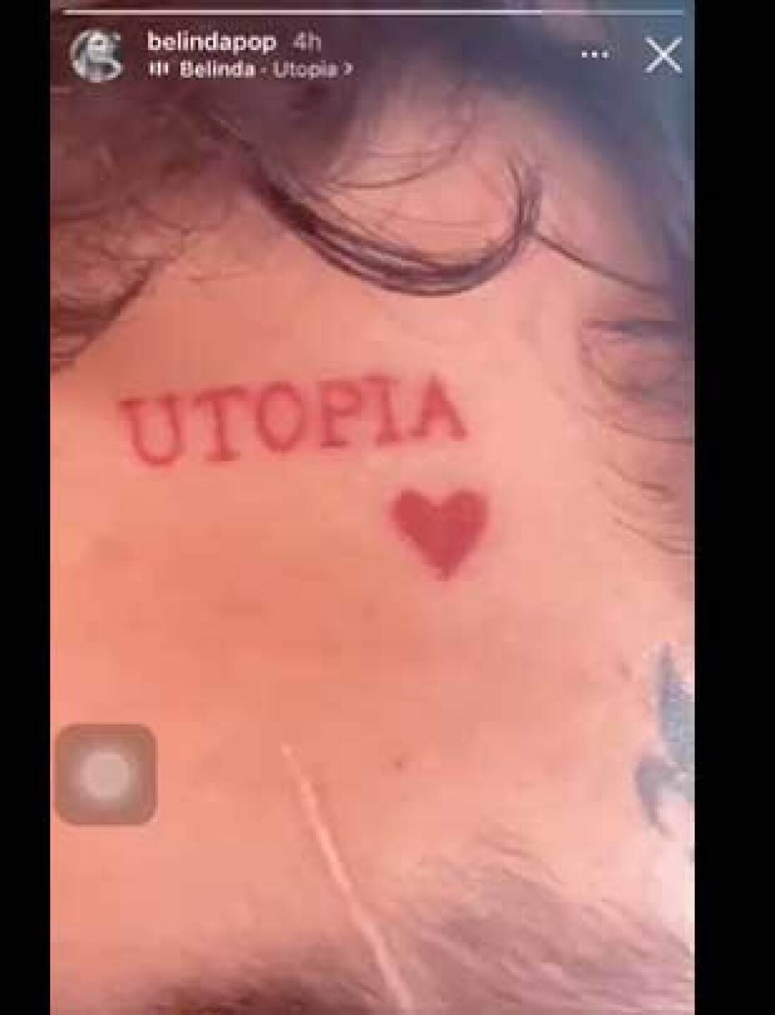Nodal se tatuó el segundo álbum de Belinda