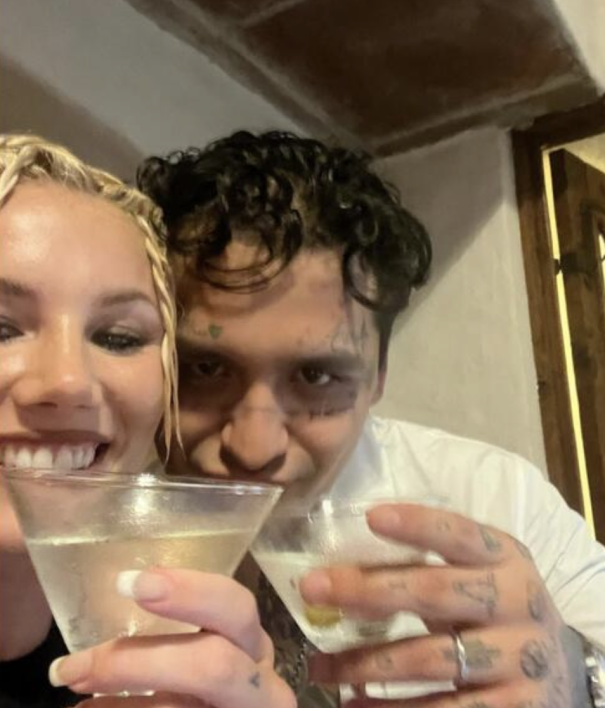 Nodal y la mejor amiga de Ángela Aguilar