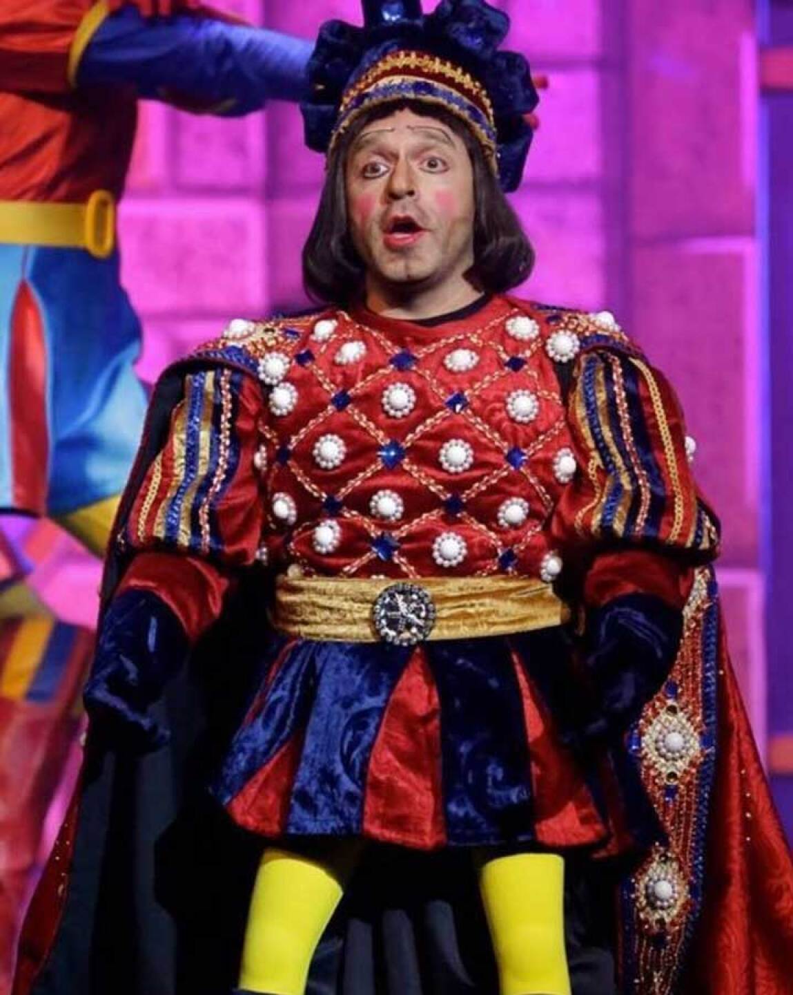 reynaldo rossano quiere conquistar novia excompañera 15 años menor que él