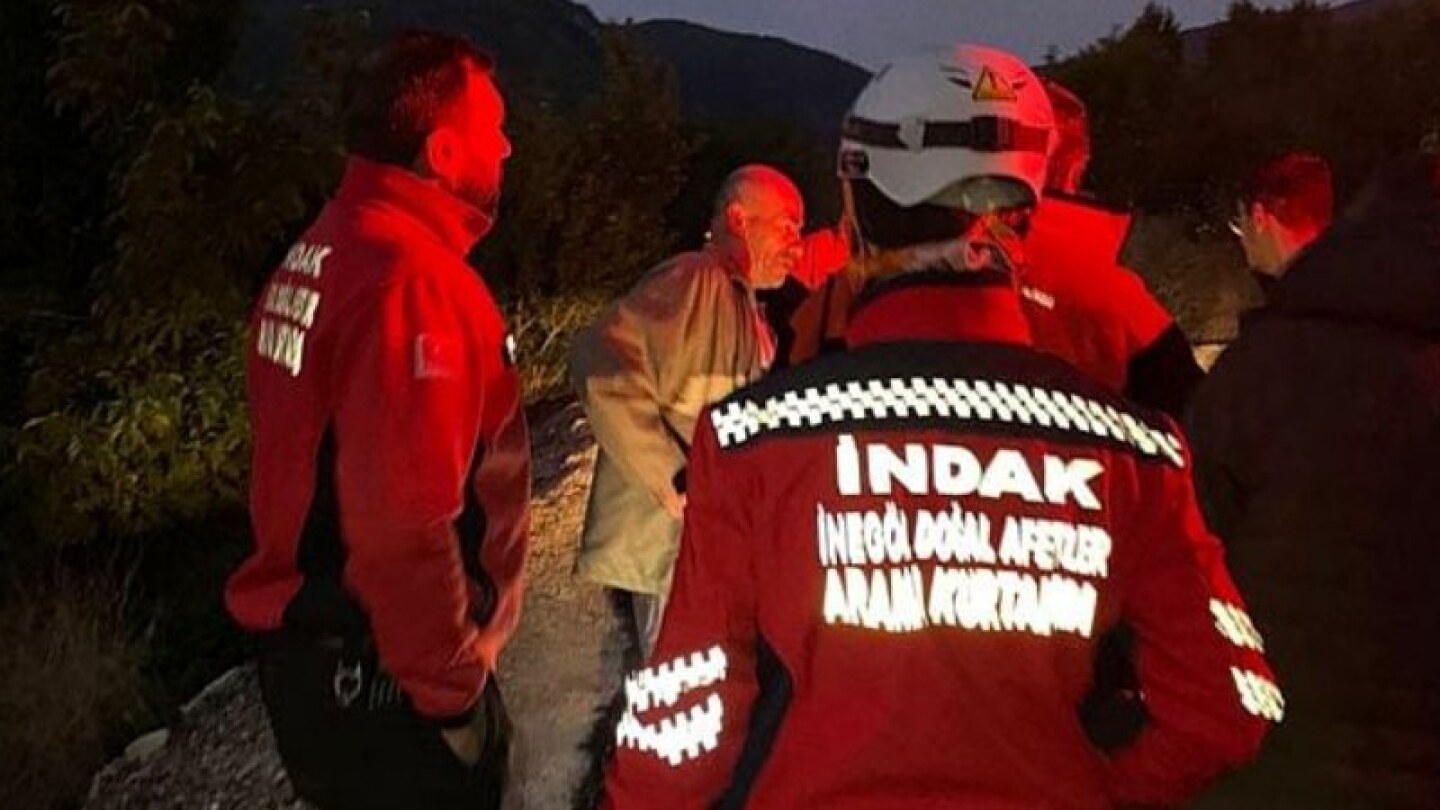 Hombre une brigada rescate cuenta buscaban él
