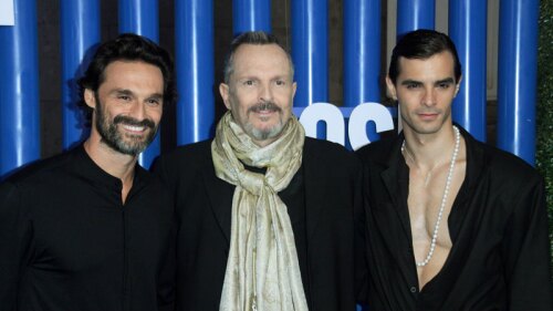 Miguel Bosé presenta su bioserie pese a que detesta hablar de su vida