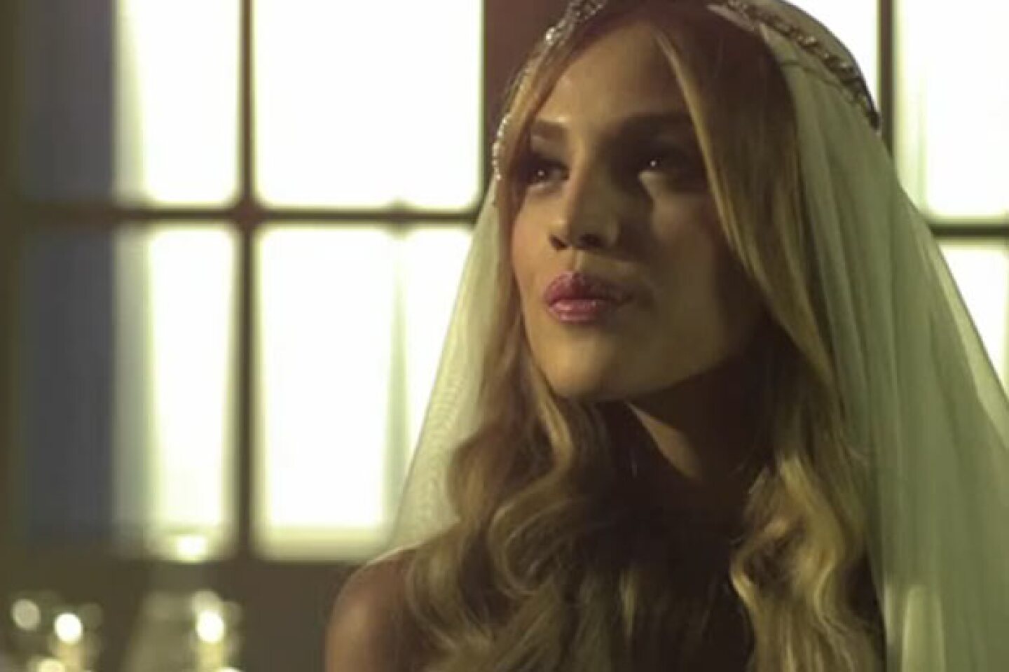 Eiza González ya filmó el video de su primer sencillo.