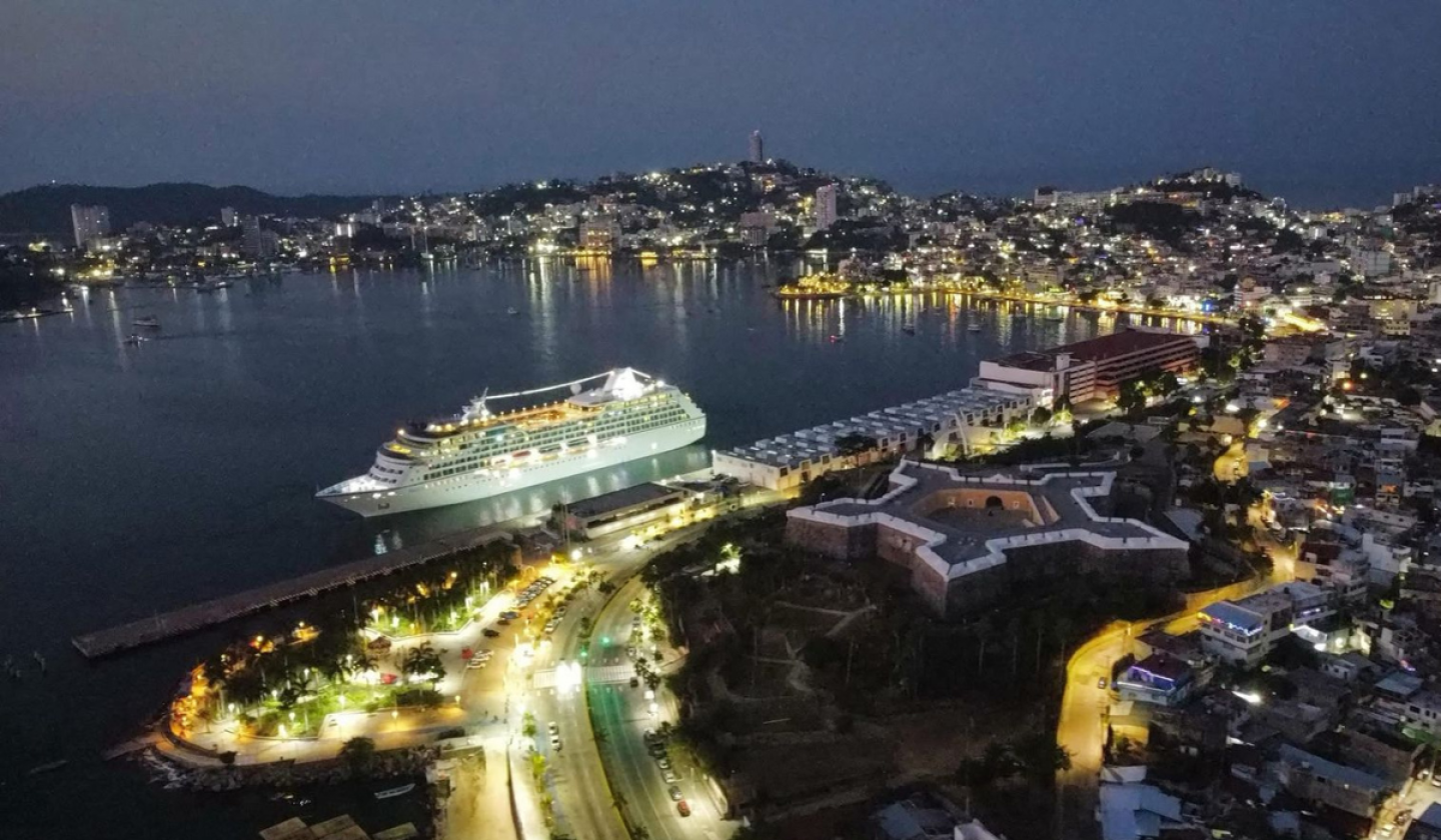 Bahía de Acapulco en la noche