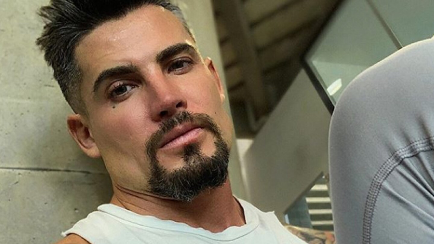 Adrián Cue agradece apoyo a sus fans y muestra cómo va su nariz
