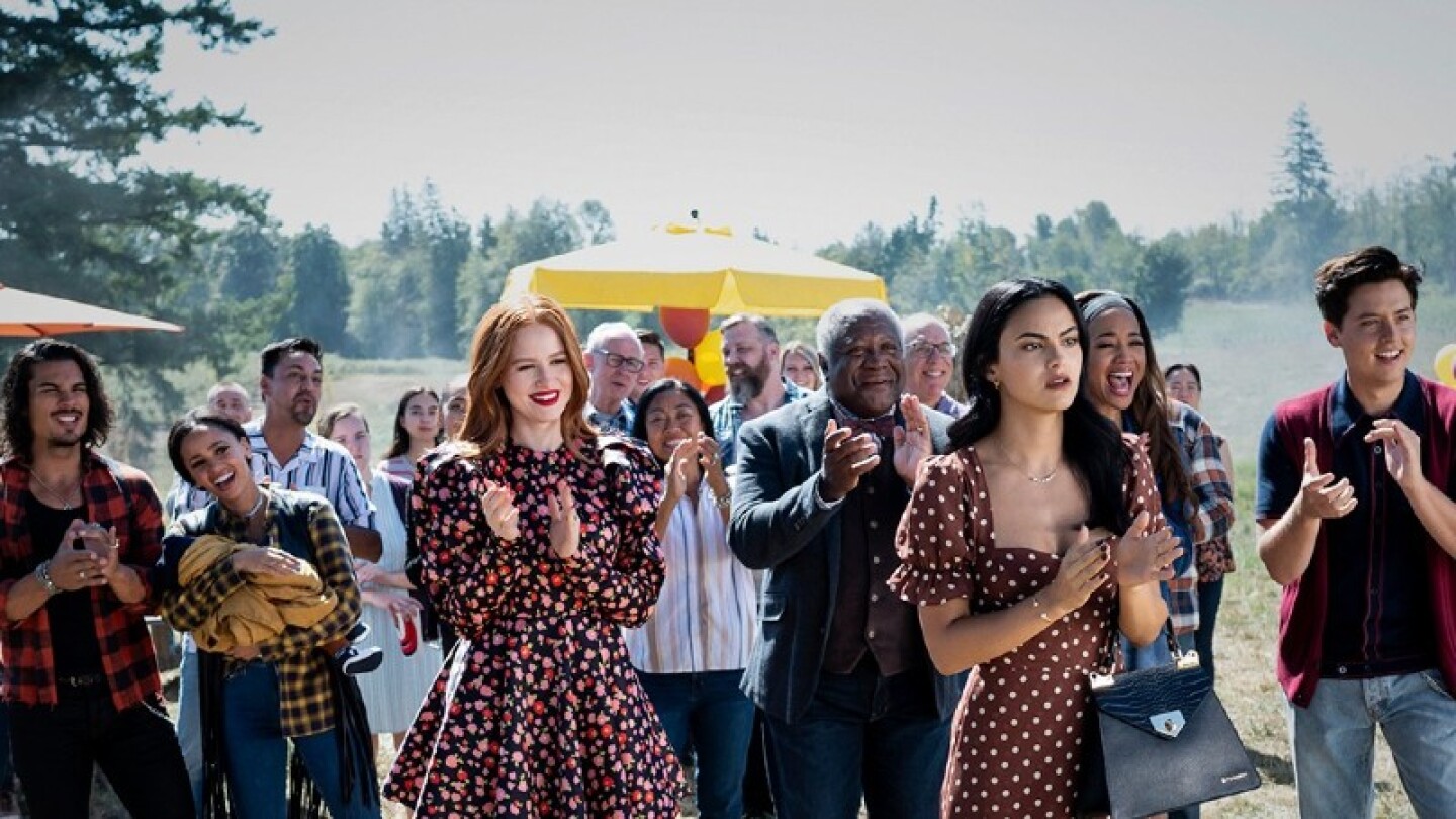 Actor de Riverdale que le quitó la vida a su madre, teme ser abusado en la cárcel; pide traslado a prisión de menor seguridad