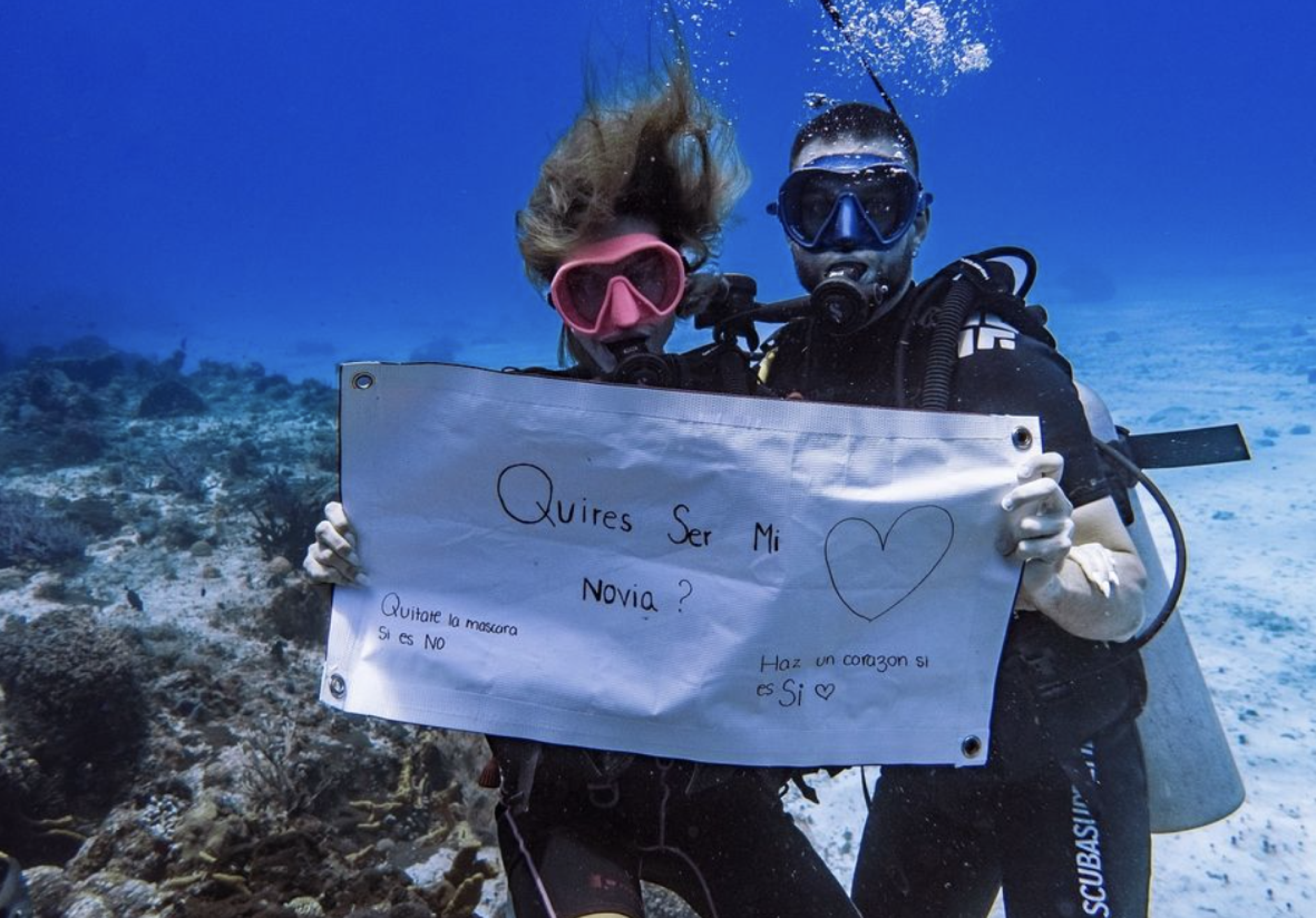 Clovis y Aleska cartel de propuesta