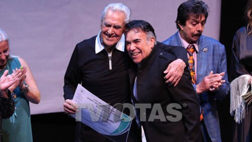 Eric del castillo recibe homenaje