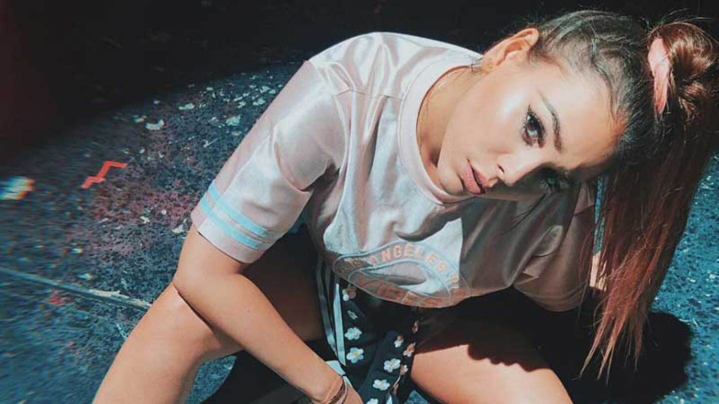 La artista ha compartido fotos con estilos similares a los de Ariana y Miley Cyrus.
