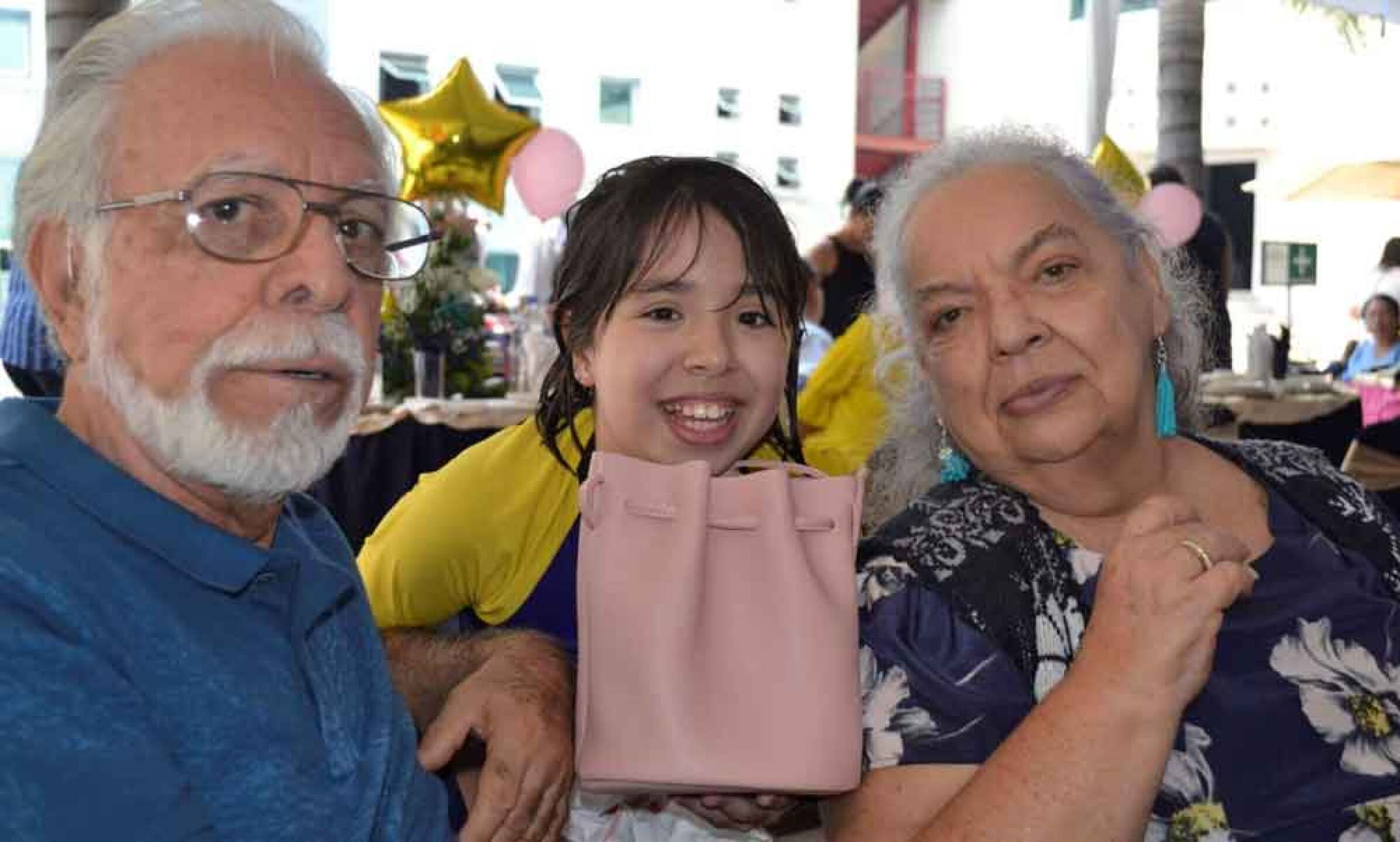 Adriana Courrech mamá de Patty la aocmpañó