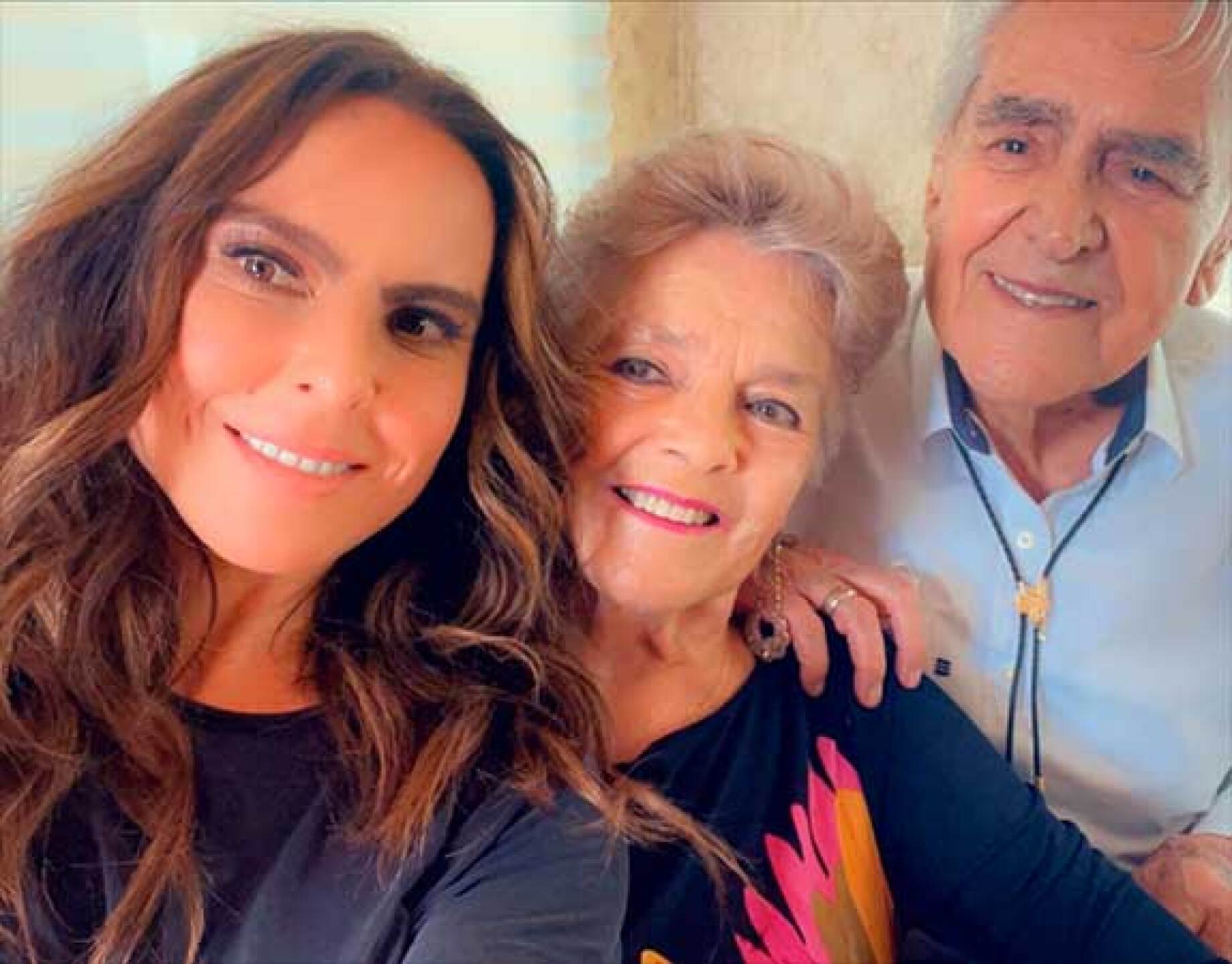 Kate del Castillo hizo llorar a su mamá de la emoción