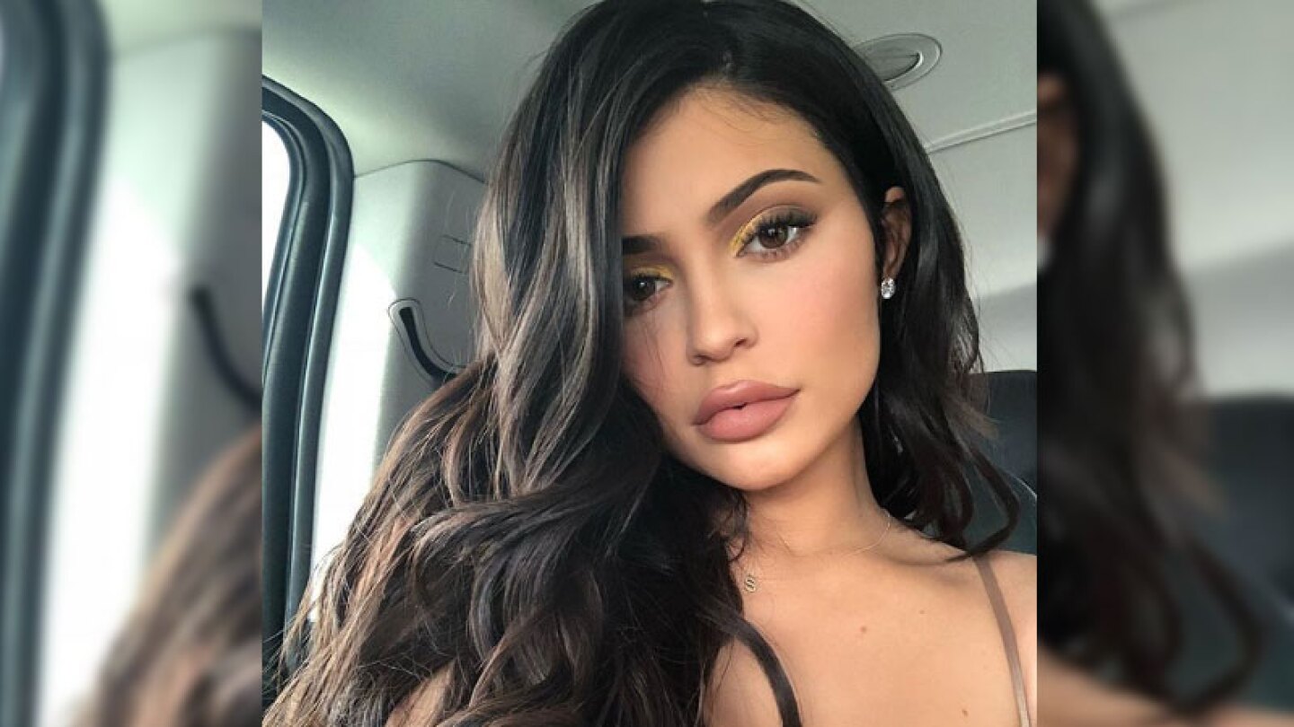 Kylie Jenner se queda dormida y su tanga desaparece en su trasero