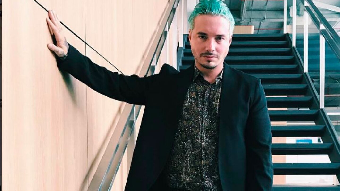 El novio de J Balvin da la cara y rompe el silencio sobre su relación.