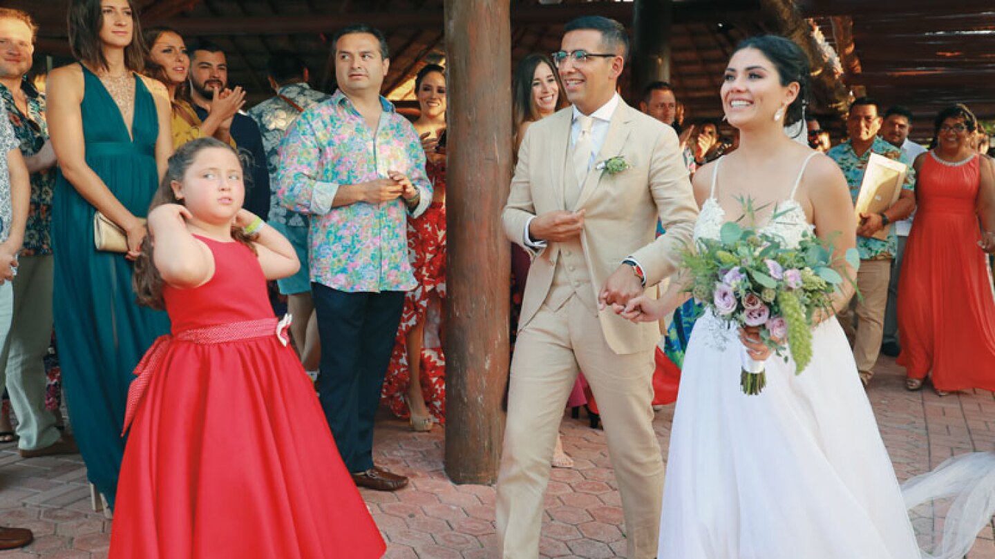 ‘El Capi’ Pérez fiel a su estilo llegó al altar con su buen humor