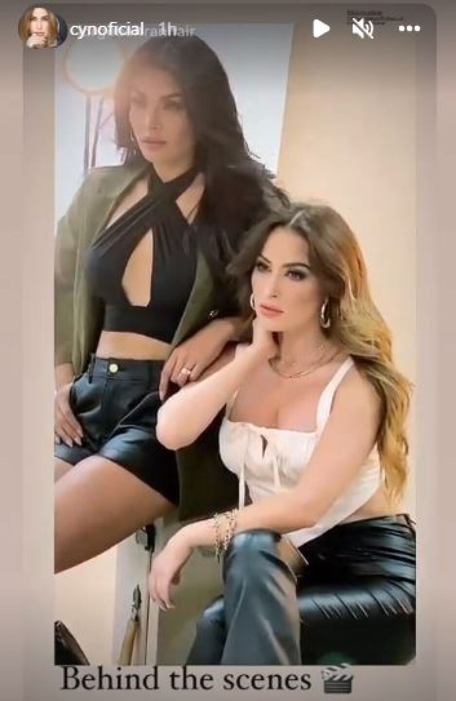 Captan a Cynthia Rodríguez con policías en Guadalajara