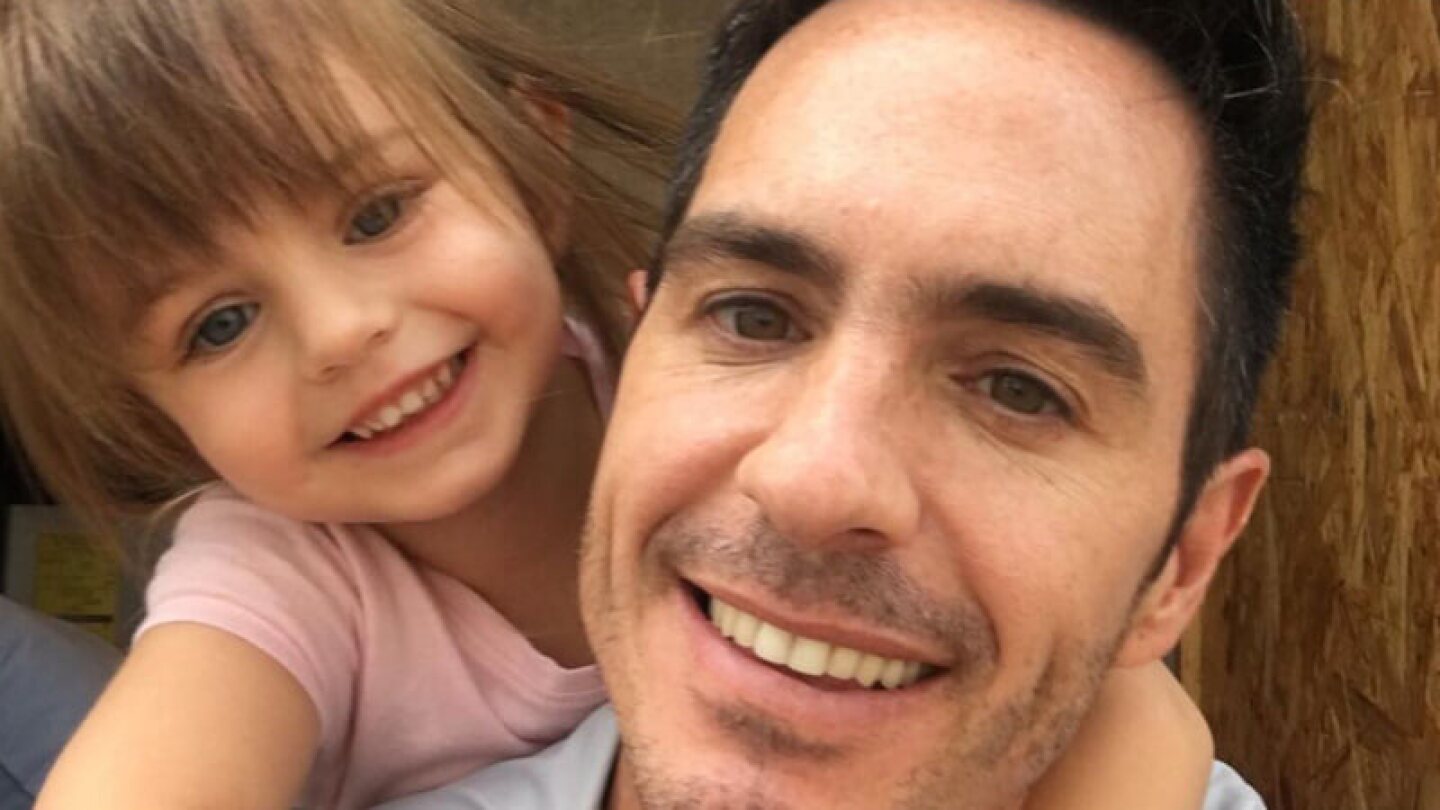 Mauricio Ochmann revela que su novia ya convive con su hija