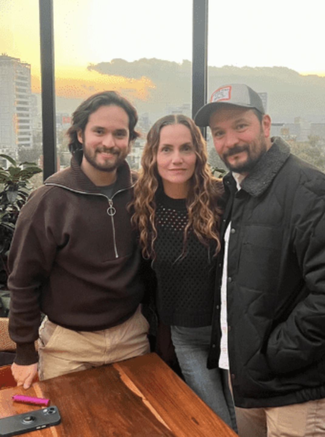 Rodrigo Cachero y Larisa Mendizábal con su hijo en Navidad