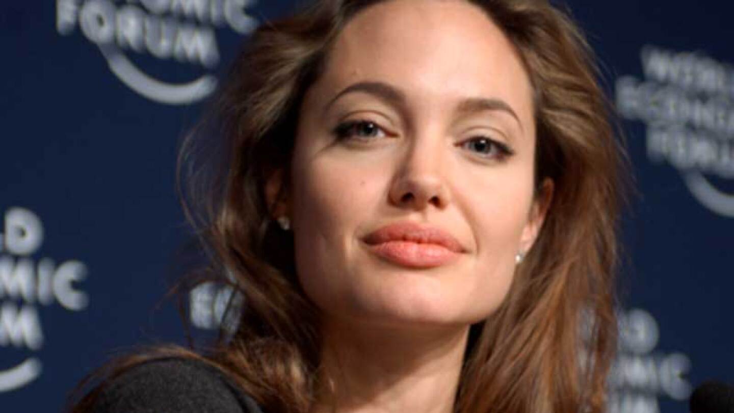 Meme de Angelina Jolie causa indignación en redes por mensaje machista.