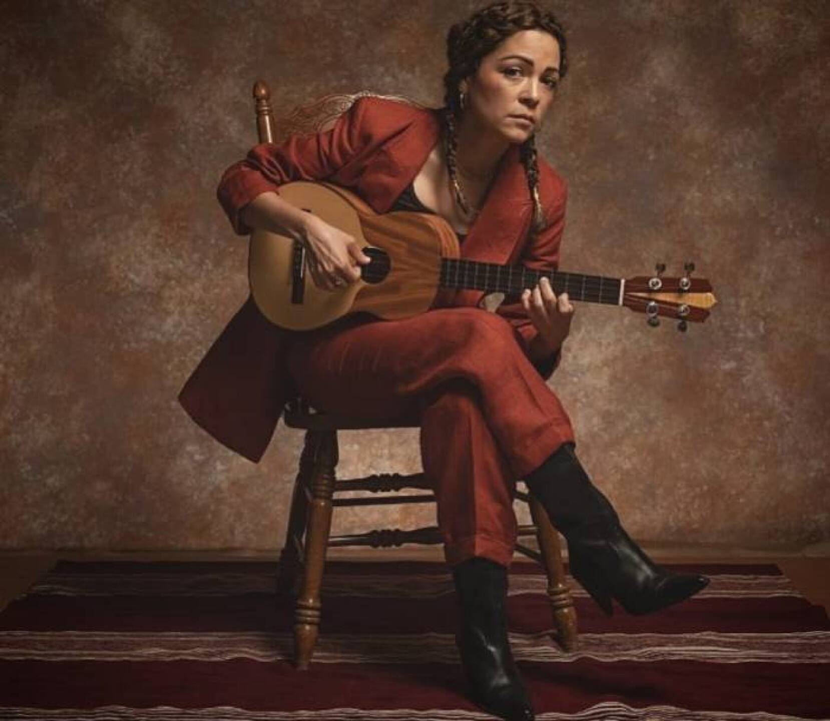  En su trayectoria artística ha ganado numerosos reconocimientos nacionales e internacionales, entre ellos tres Premios Grammy,8 quince premios Grammy Latino.