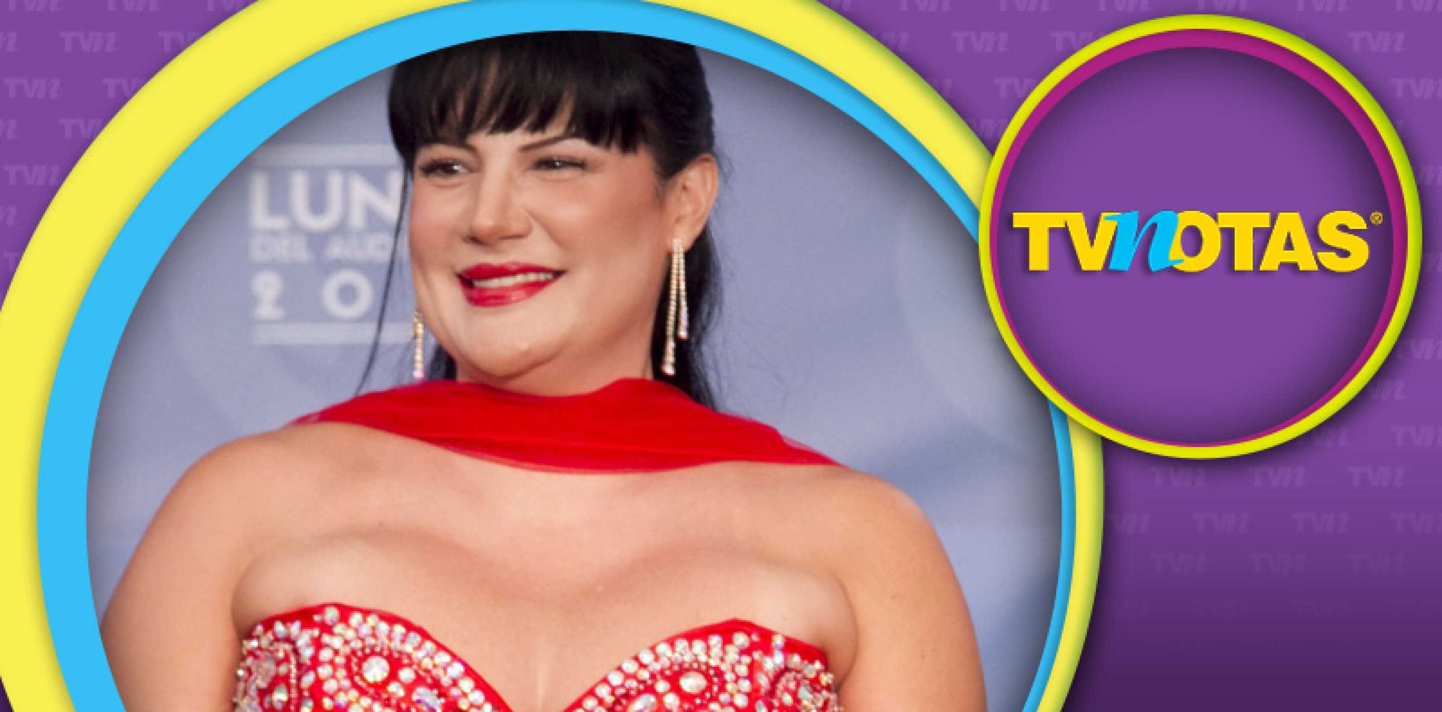 Alejandra Ávalos coquetea con fans en bikini.