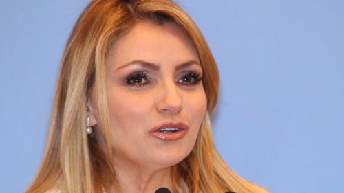 Las redes sociales, estallaron al saber que Angélica Rivera reapareció con la familia de Maluma, y es que desde que se supo los rumores de que se encontraba con el colombiano no se hicieron esperar.