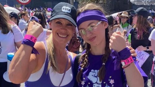 Alexa y Ginny Hoffman marcha feminista