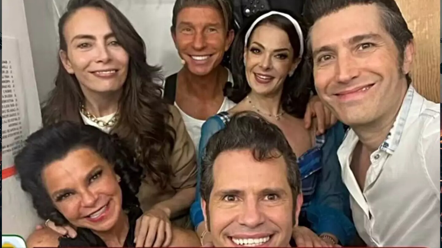 Sasha Sökol se reencuentra con Timbiriche