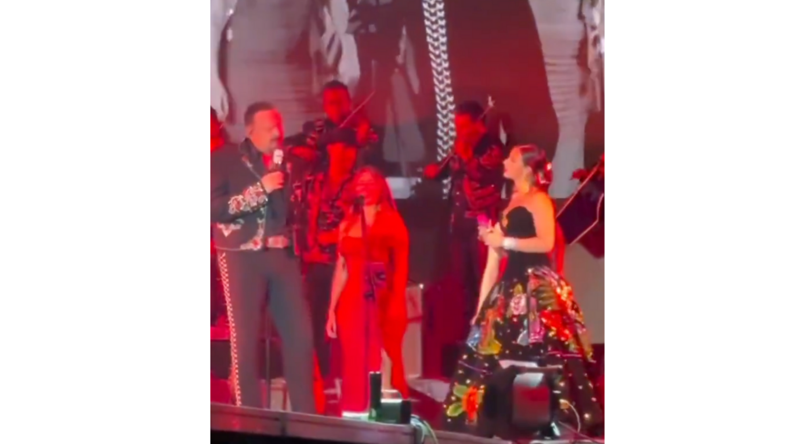 Pepe Aguilar, Ángela Aguilar, Leonardo Aguilar se presentan en Guadalajara por el día de la independencia