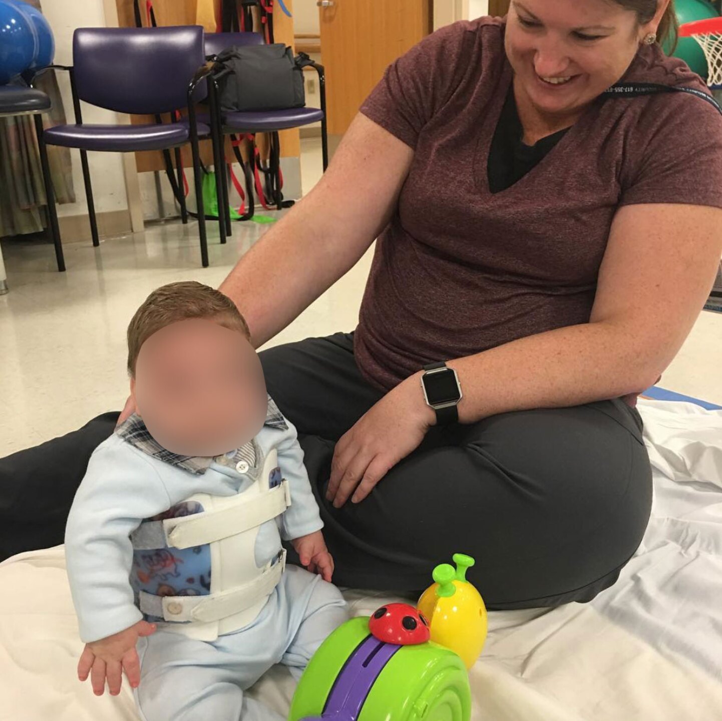 El hijo de Vero Ale con su terapeuta desde bebé