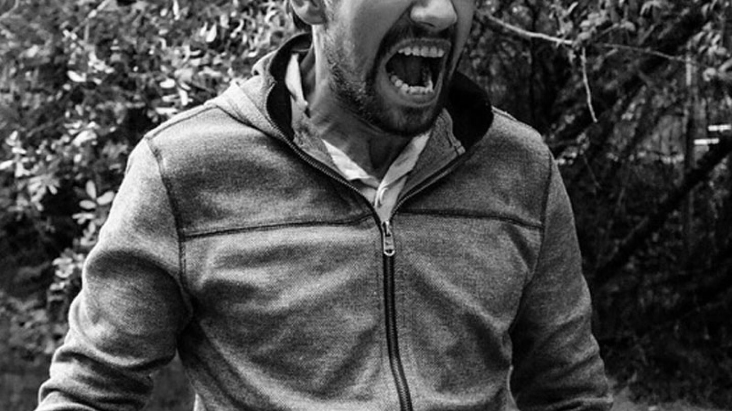 Gritó en un agujero para escuchar el eco de su voz, pero recibió aterradora respuesta.