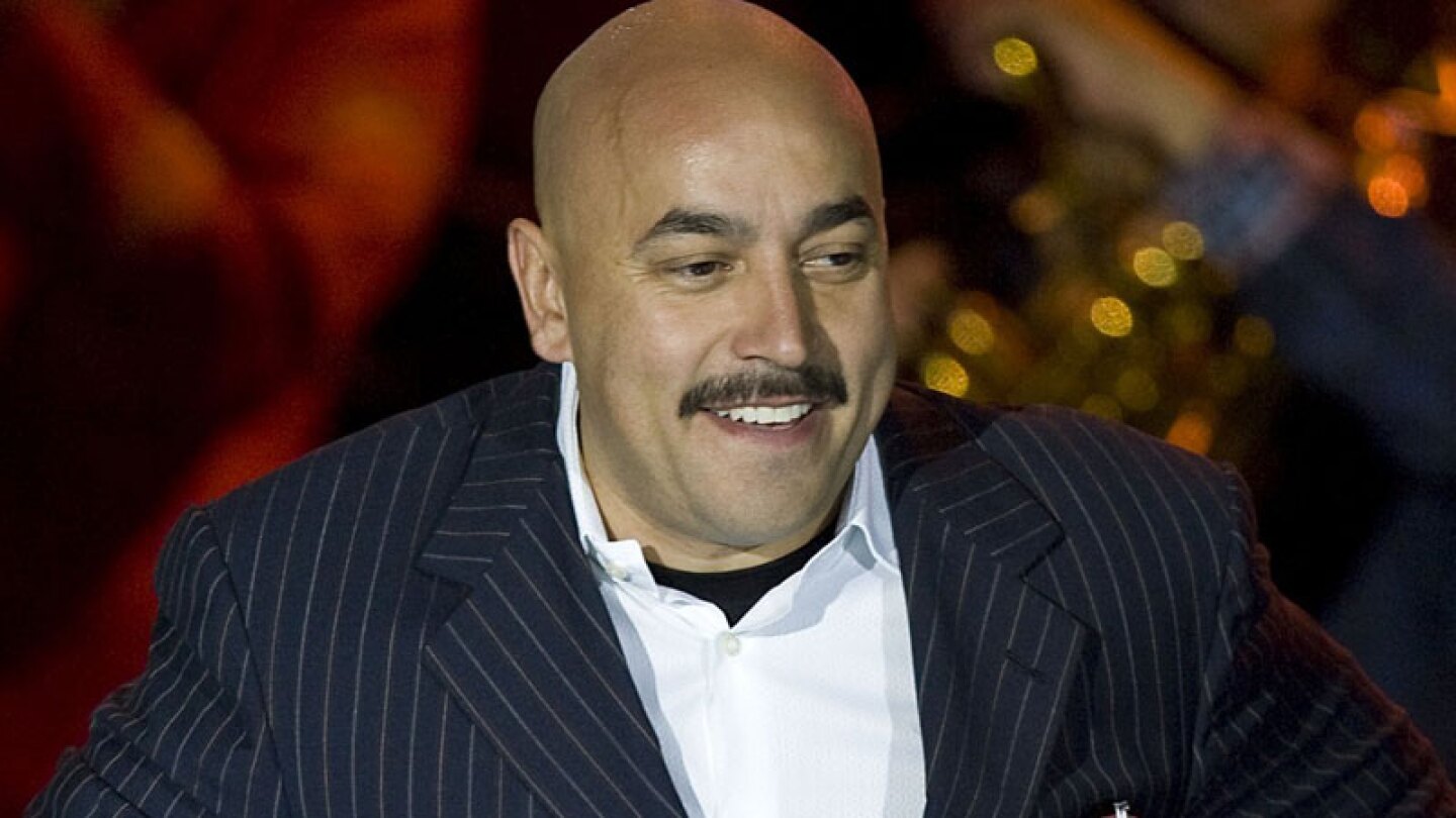 Lupillo Rivera le coquetea descaradamente a conductora de ‘Hoy’