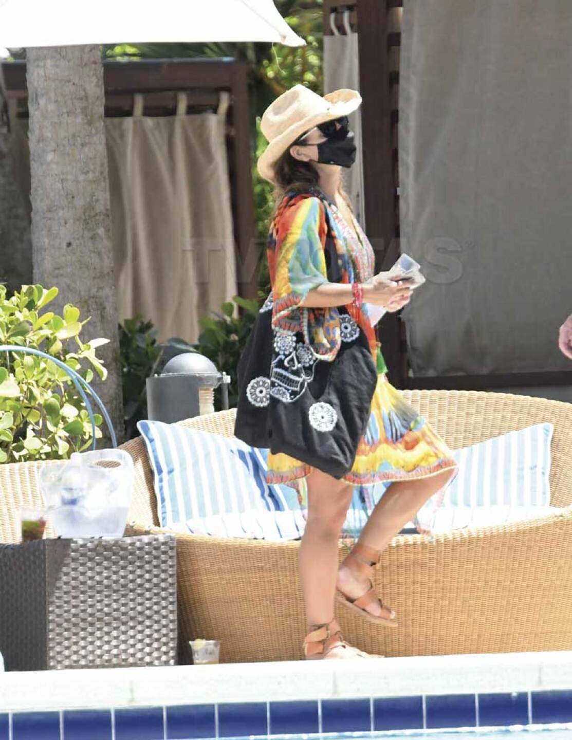 Kate del Castillo luce espectacular en la playa