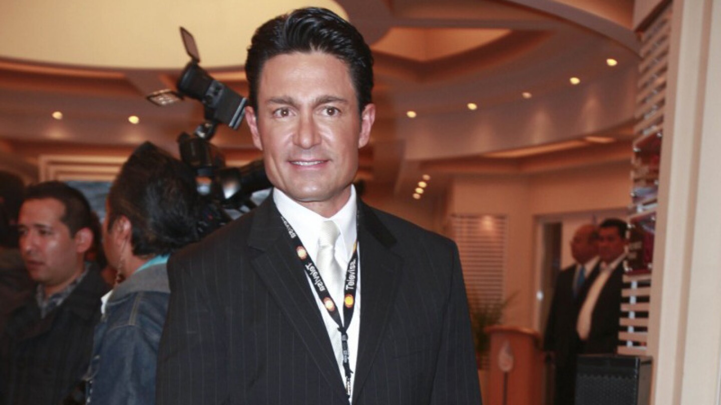 Después de 30 años en Televisa, Fernando Colunga firma con Telemundo