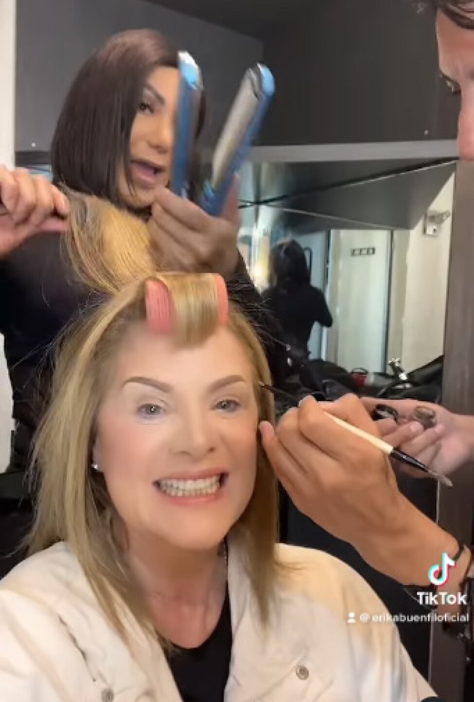 Erika Buenfil recrea persona de Thalía y causa revuelo en internet