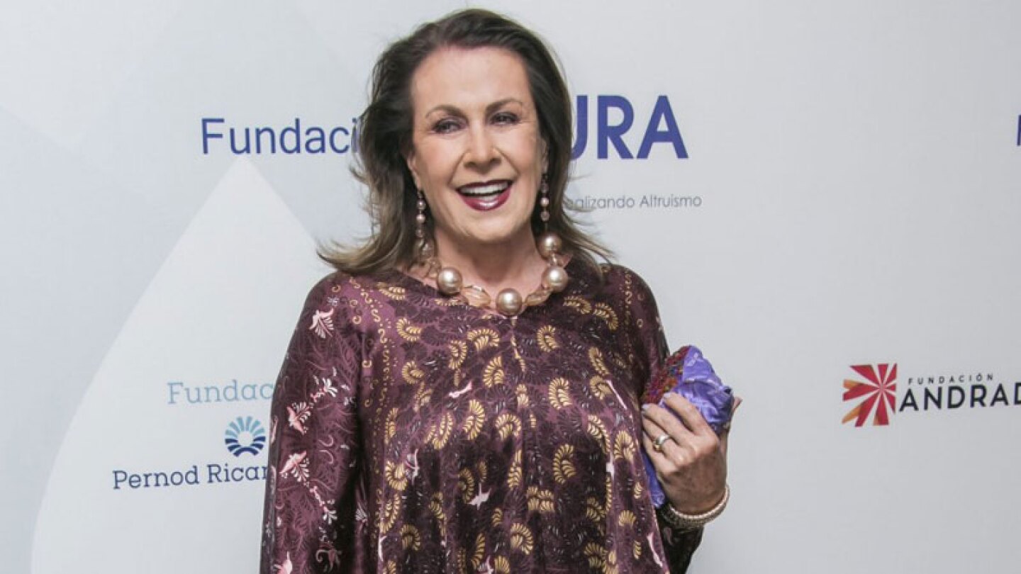 Laura Zapata mostró su lado más sensual y posó desnuda.