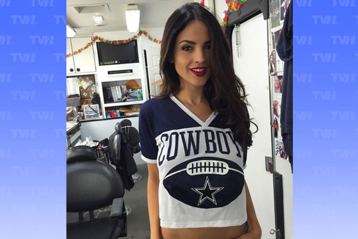 Eiza González mostró su amor por los Vaqueros de Dallas.