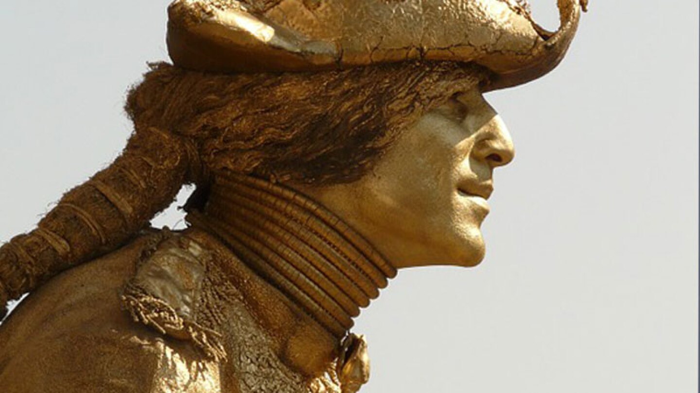 Estatuas humanas roban a turistas en Colombia