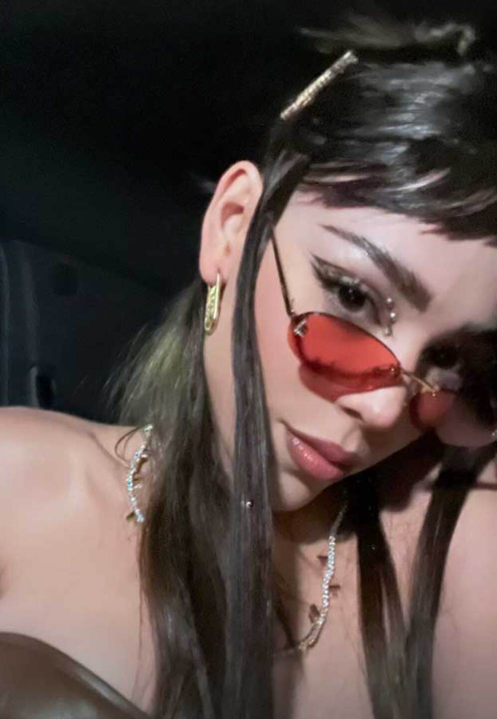 Danna Paola aparece junto a Kim Kardashian en desfile de Fendi