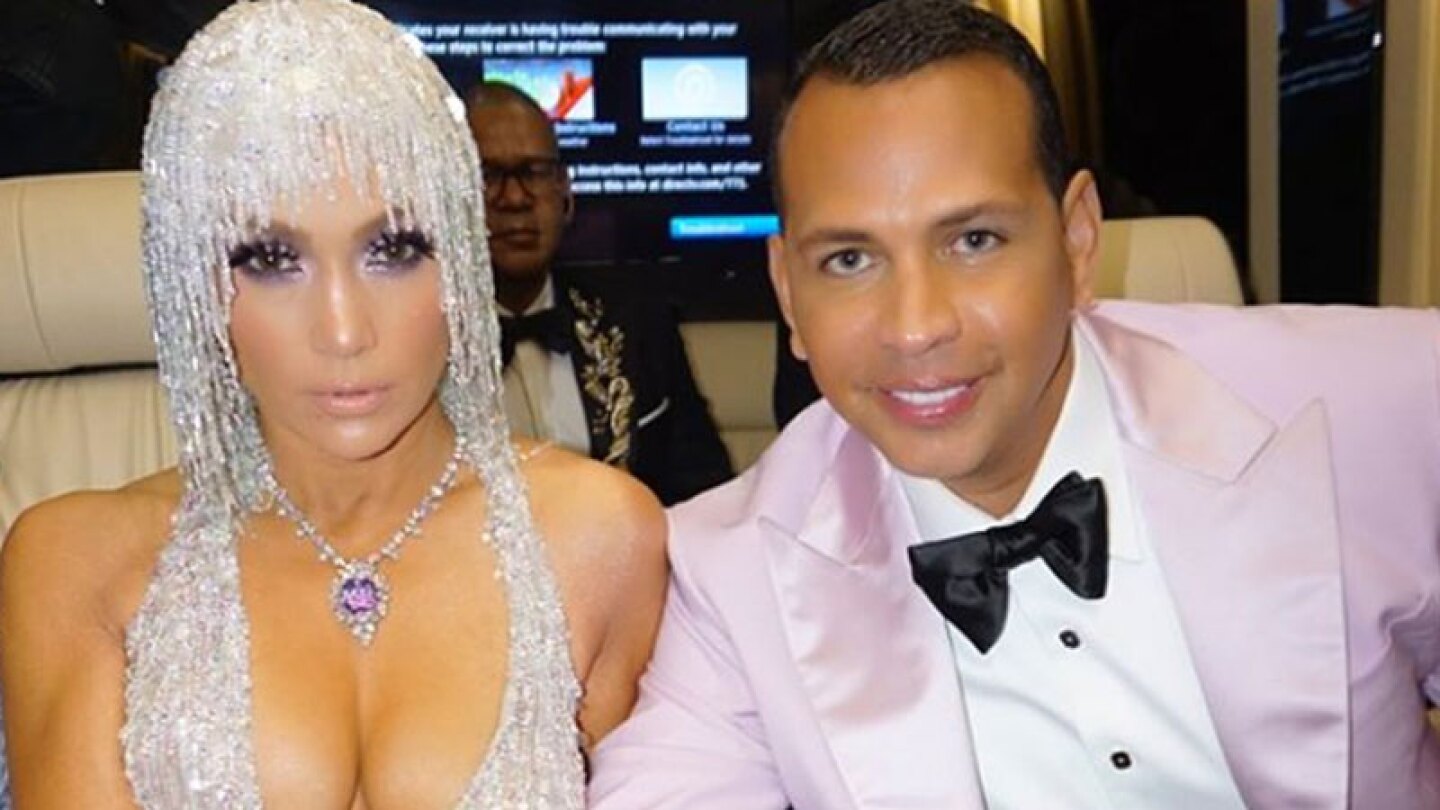Captan a Alex Rodriguez, novio de JLo, haciendo de sus “necesidades”