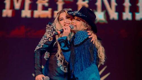 Debuta Melenie Carmona junto a su mamá Alicia Villarreal en un festival de música norteña