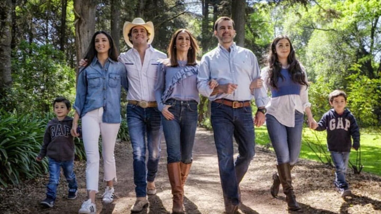 Hija de Biby Gaytán revela foto inédita de su mamá en su cumpleaños 50